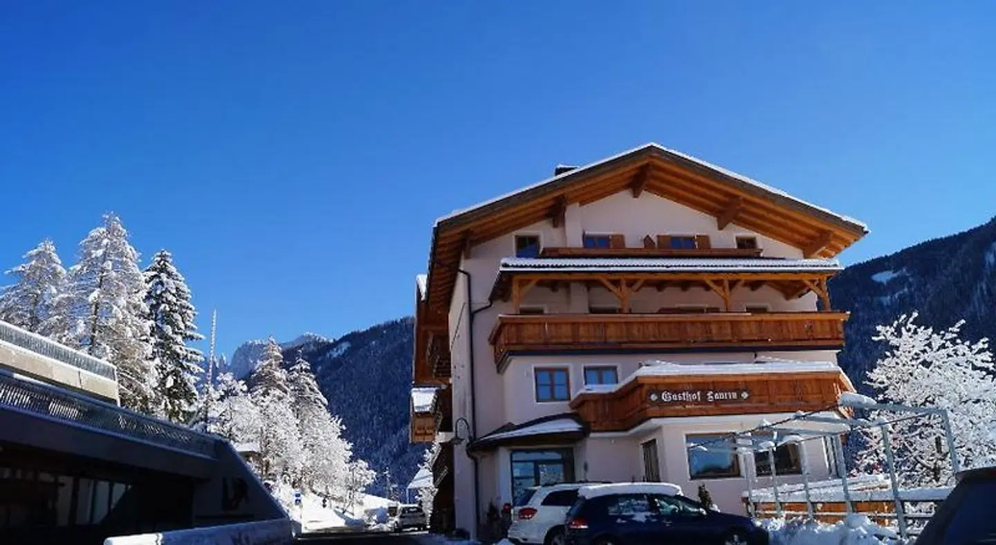 Laurin EXTERIOR