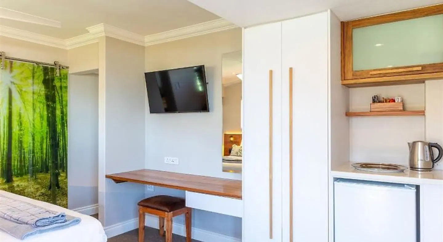 Boardwalk Lodge ROOM_EXAMPLE