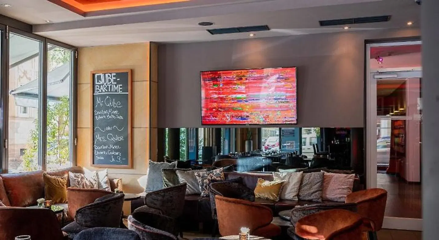 Qube Bar
