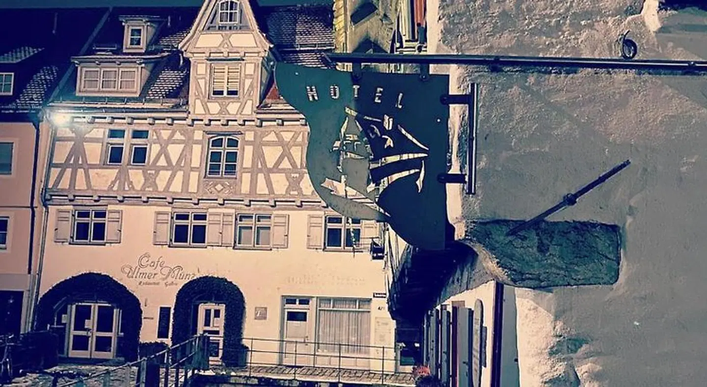 Schiefes Haus EXTERIOR