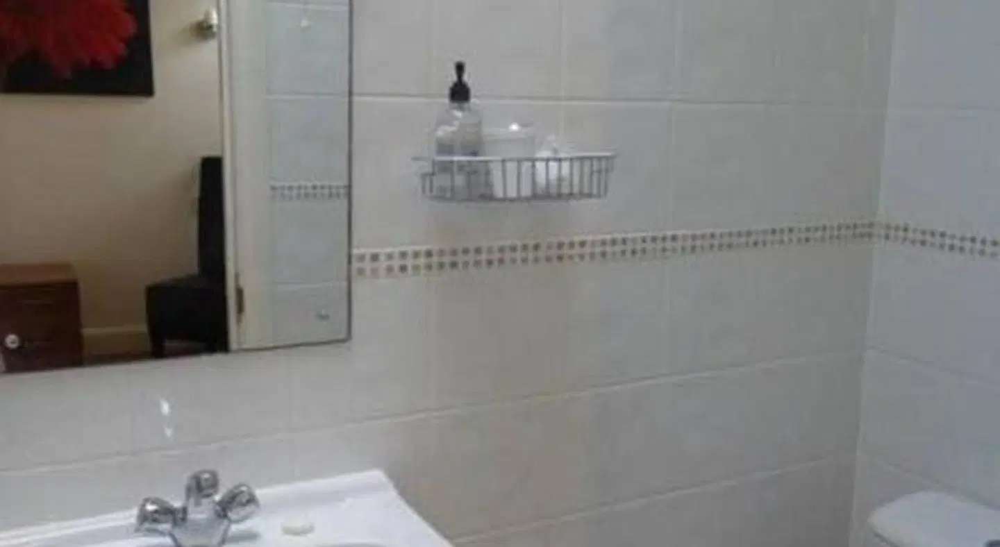 Marple Cottage Guest House Badezimmer