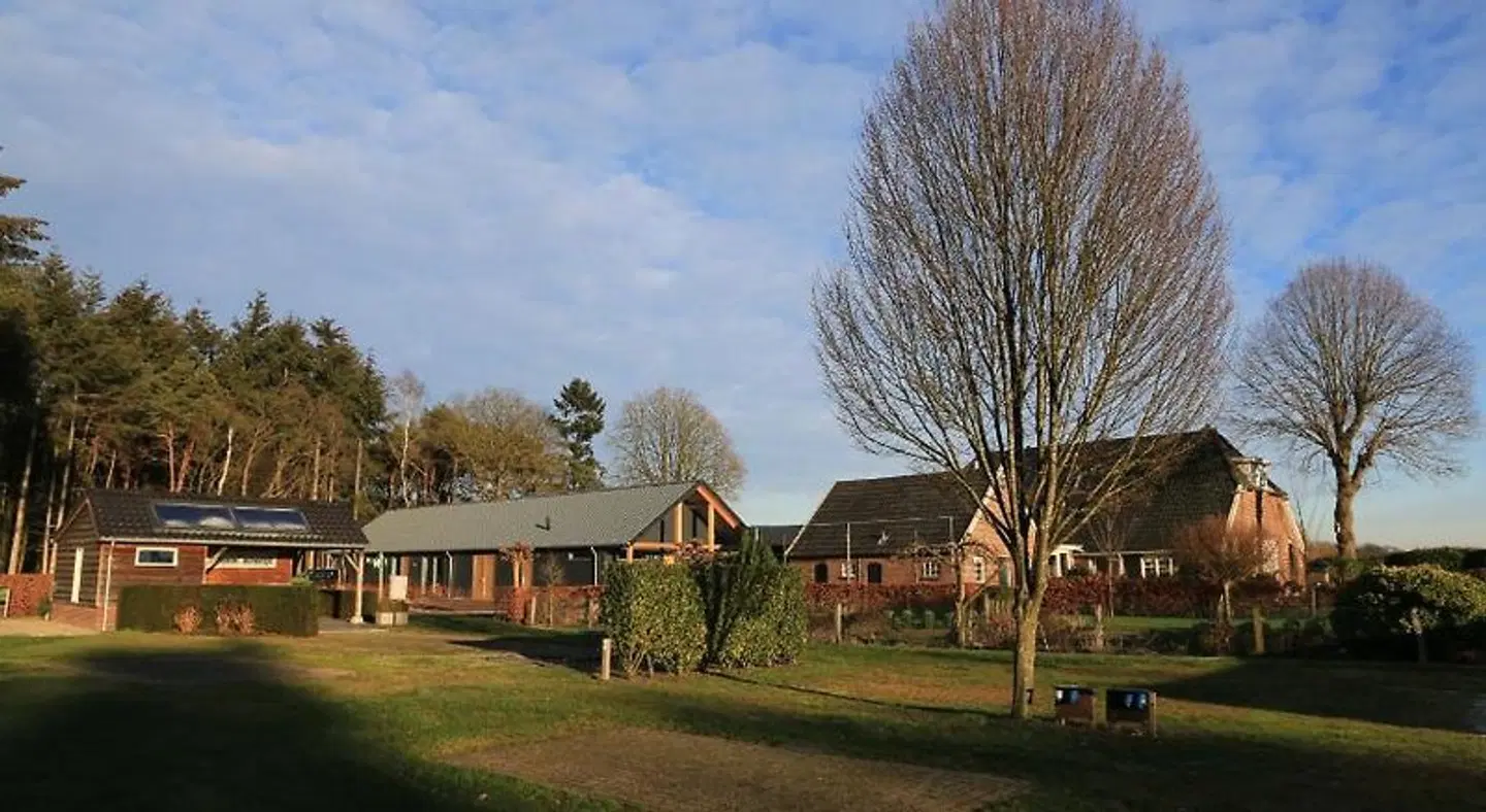 Veul oe thuus EXTERIOR