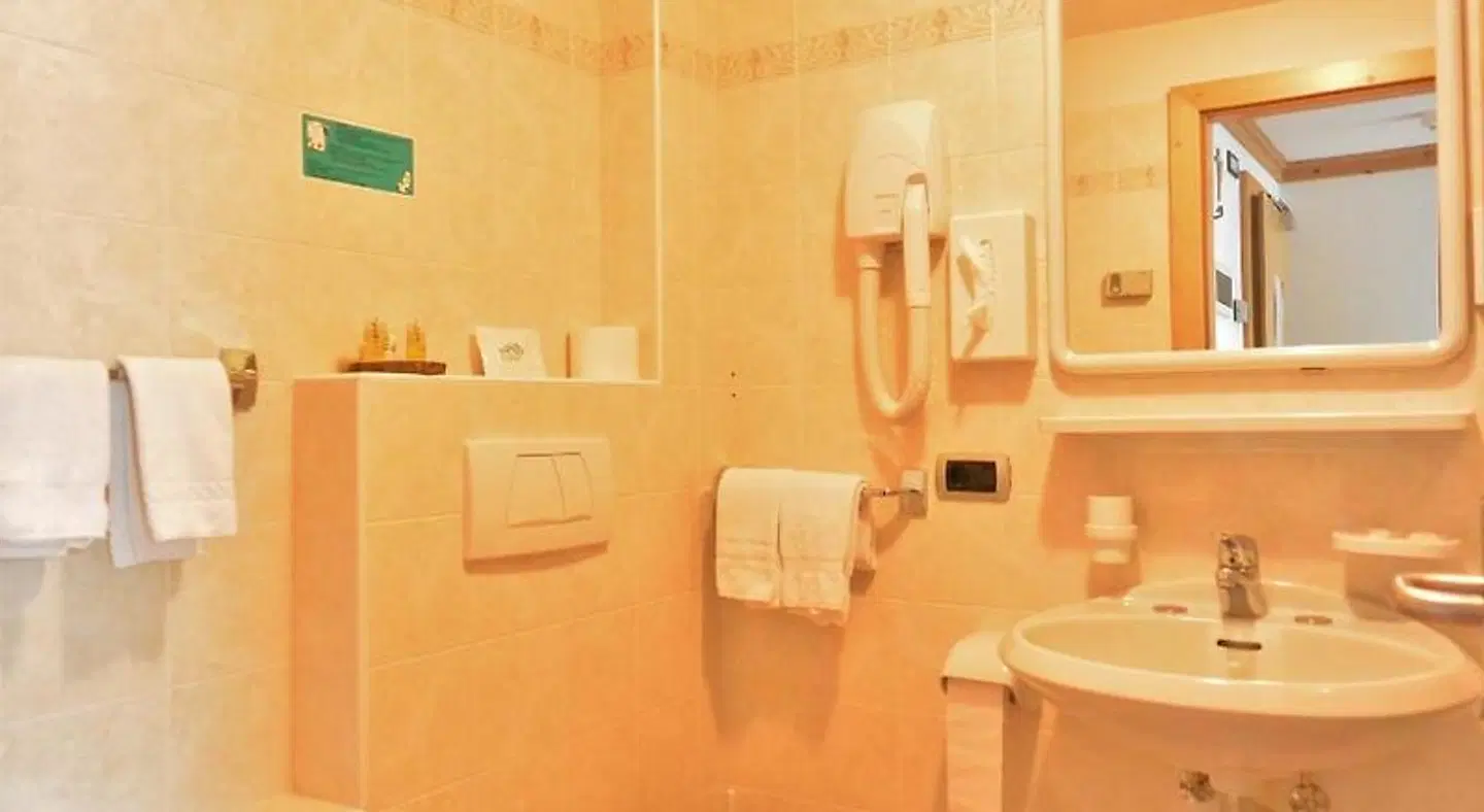 Hotel Garnì al Plan Badezimmer