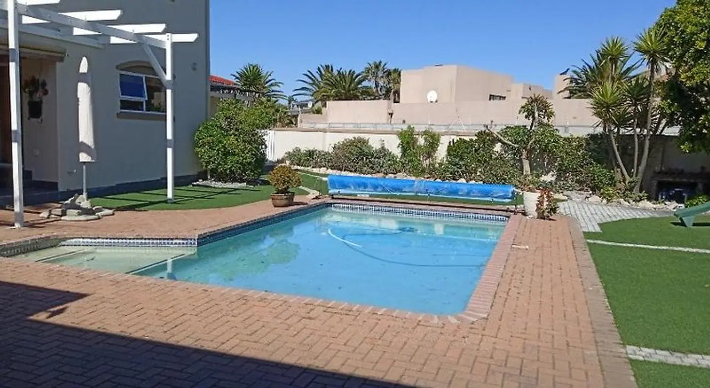 Carmel Huys Lodge OUTDOOR_POOL