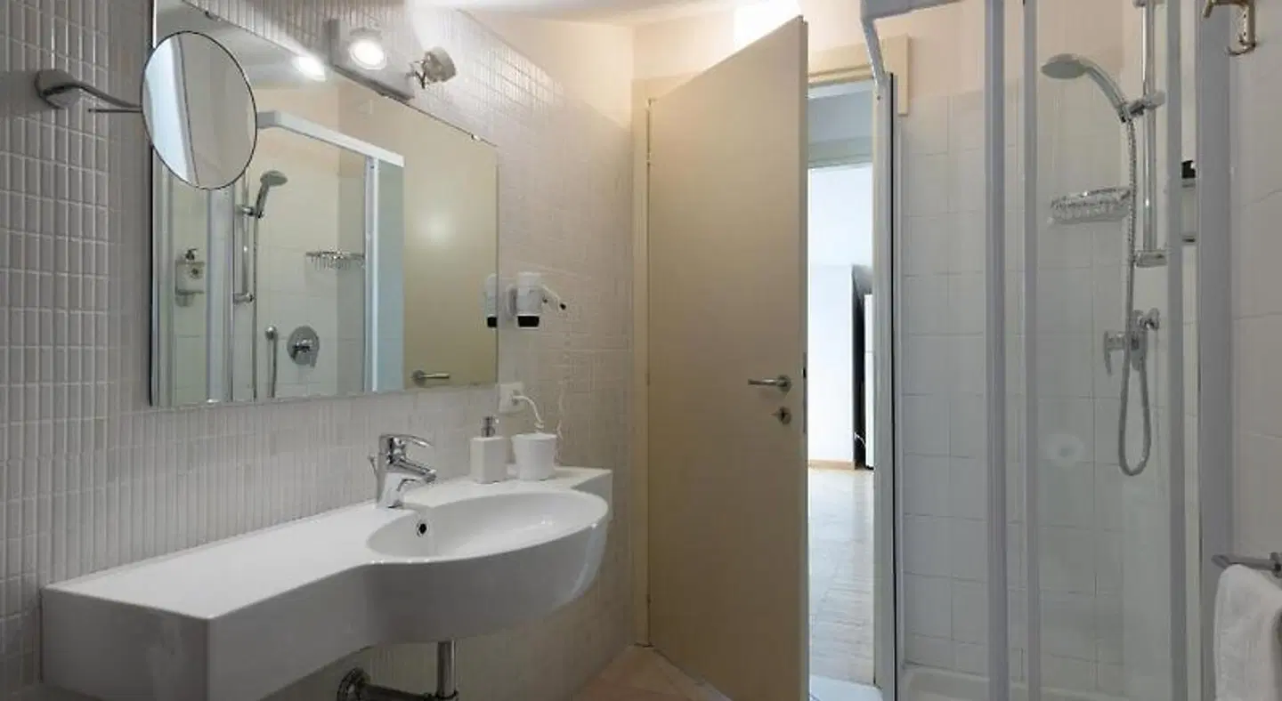 Vialeromadodici Rooms & Apartments Badezimmer