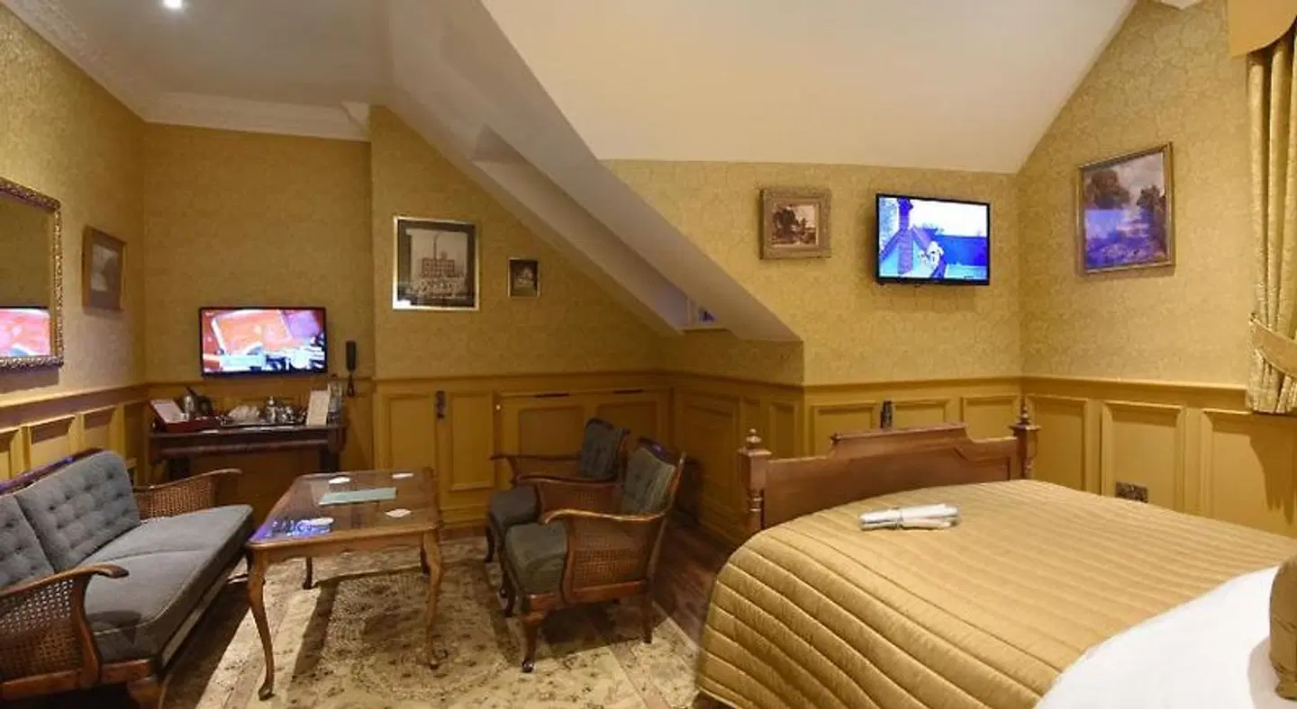 The Aston Tavern ROOM_EXAMPLE