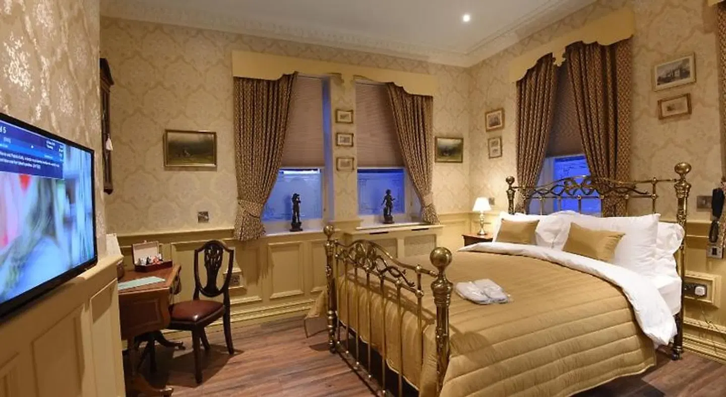 The Aston Tavern ROOM_EXAMPLE