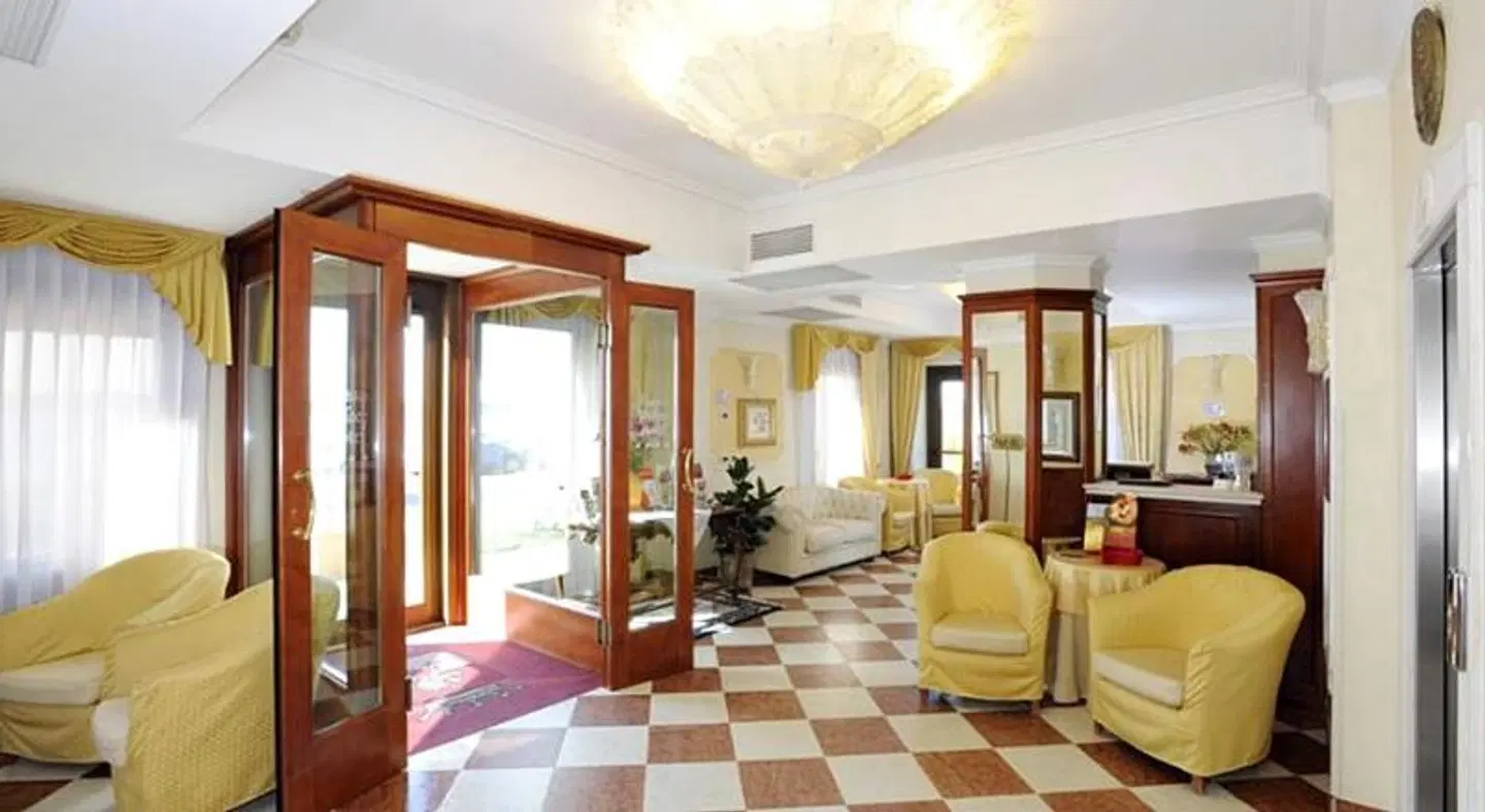 Russo Palace LOUNGE_LOBBY