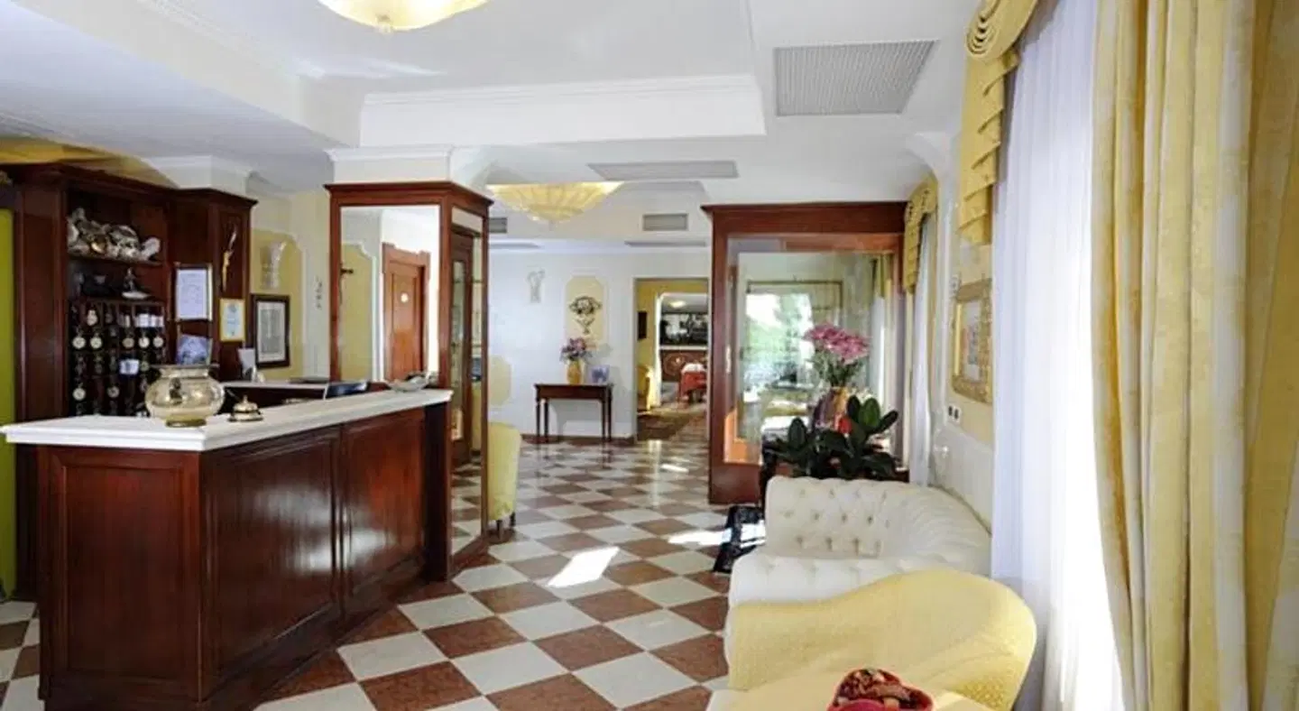 Russo Palace LOUNGE_LOBBY