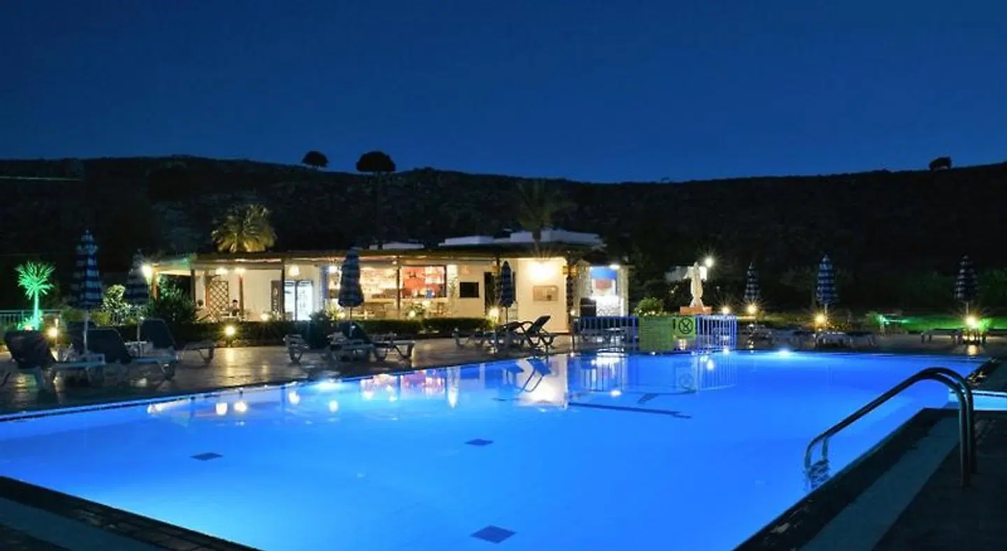 Rafael OUTDOOR_POOL