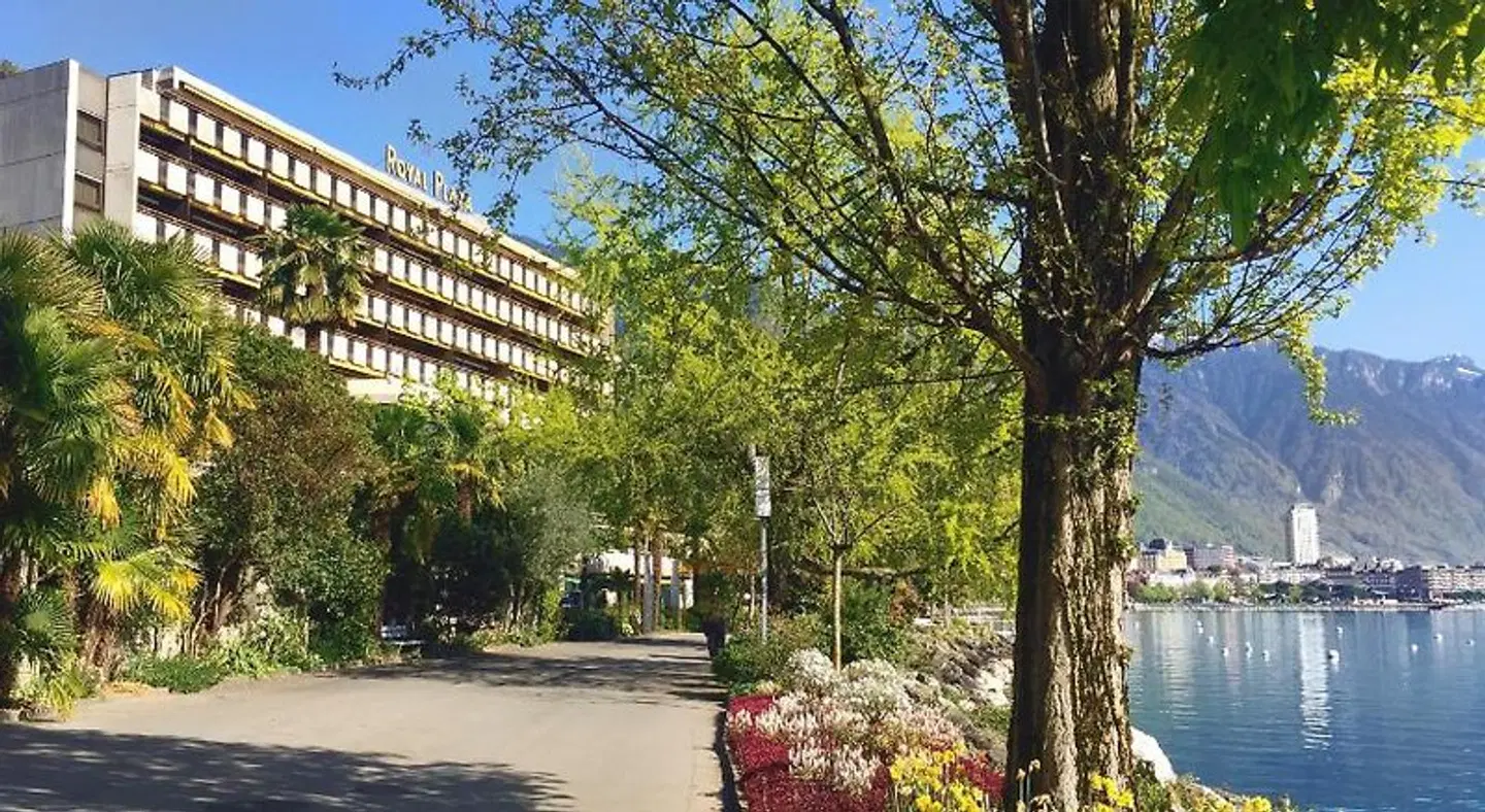 Royal Plaza EXTERIOR