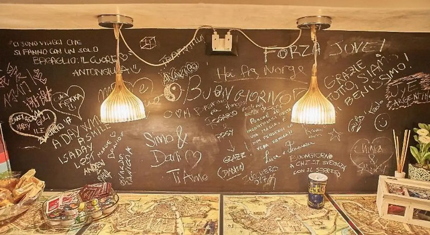 Abbraccio di Romeo e Giulietta LOUNGE_LOBBY