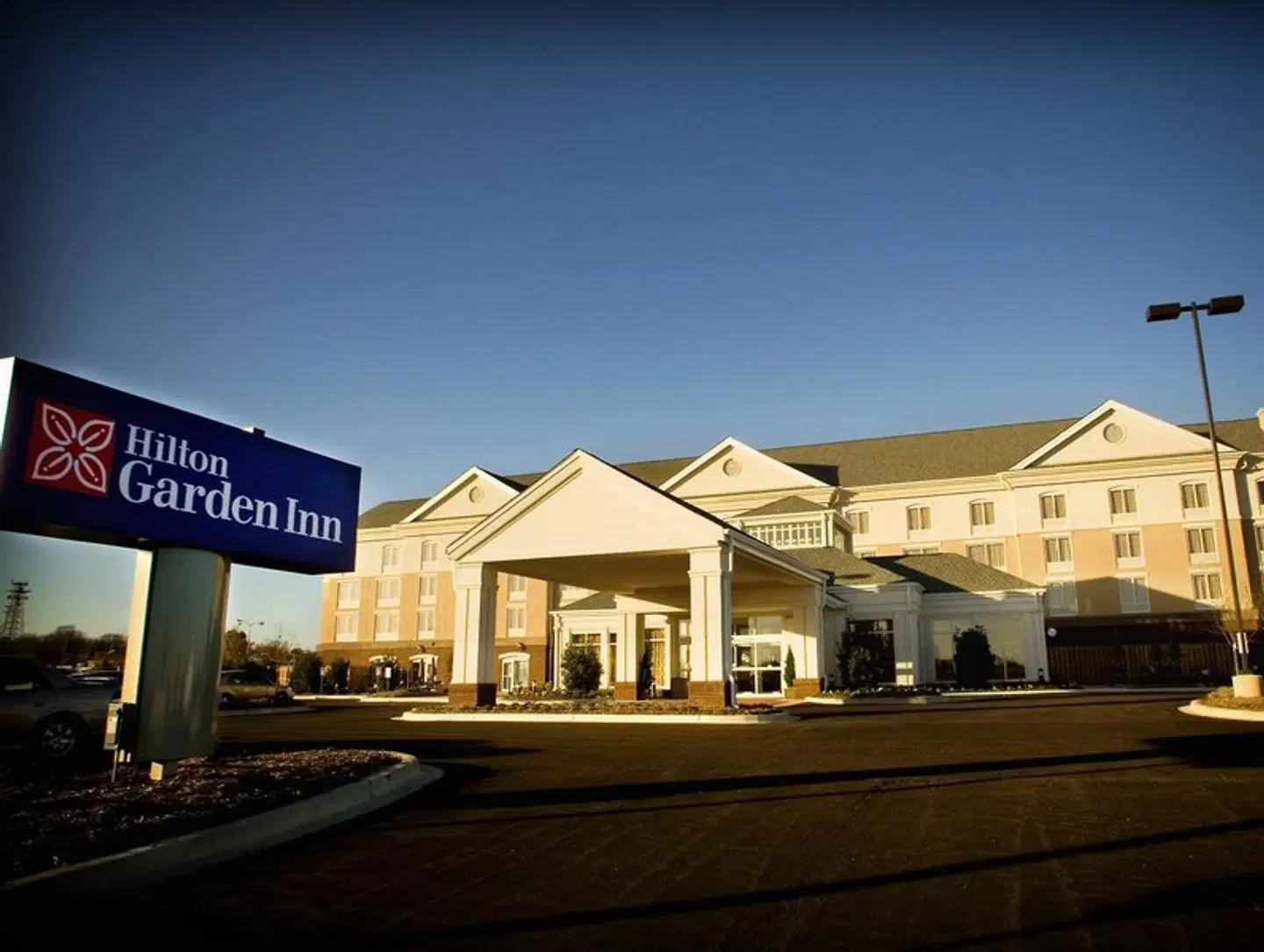 Hilton Garden Inn Tupelo EXTERIOR