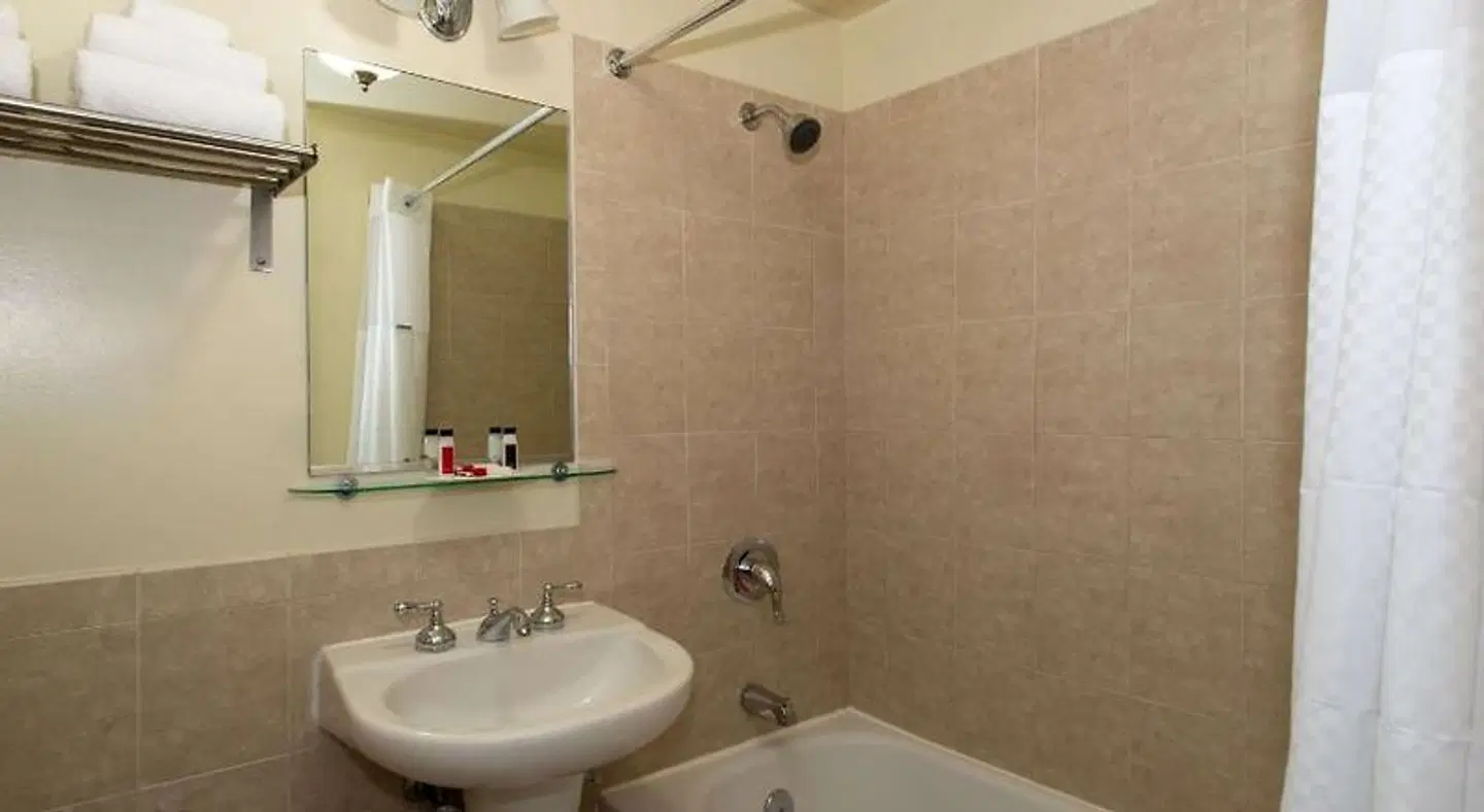 Travelodge by Wyndham Downtown Chicago Badezimmer