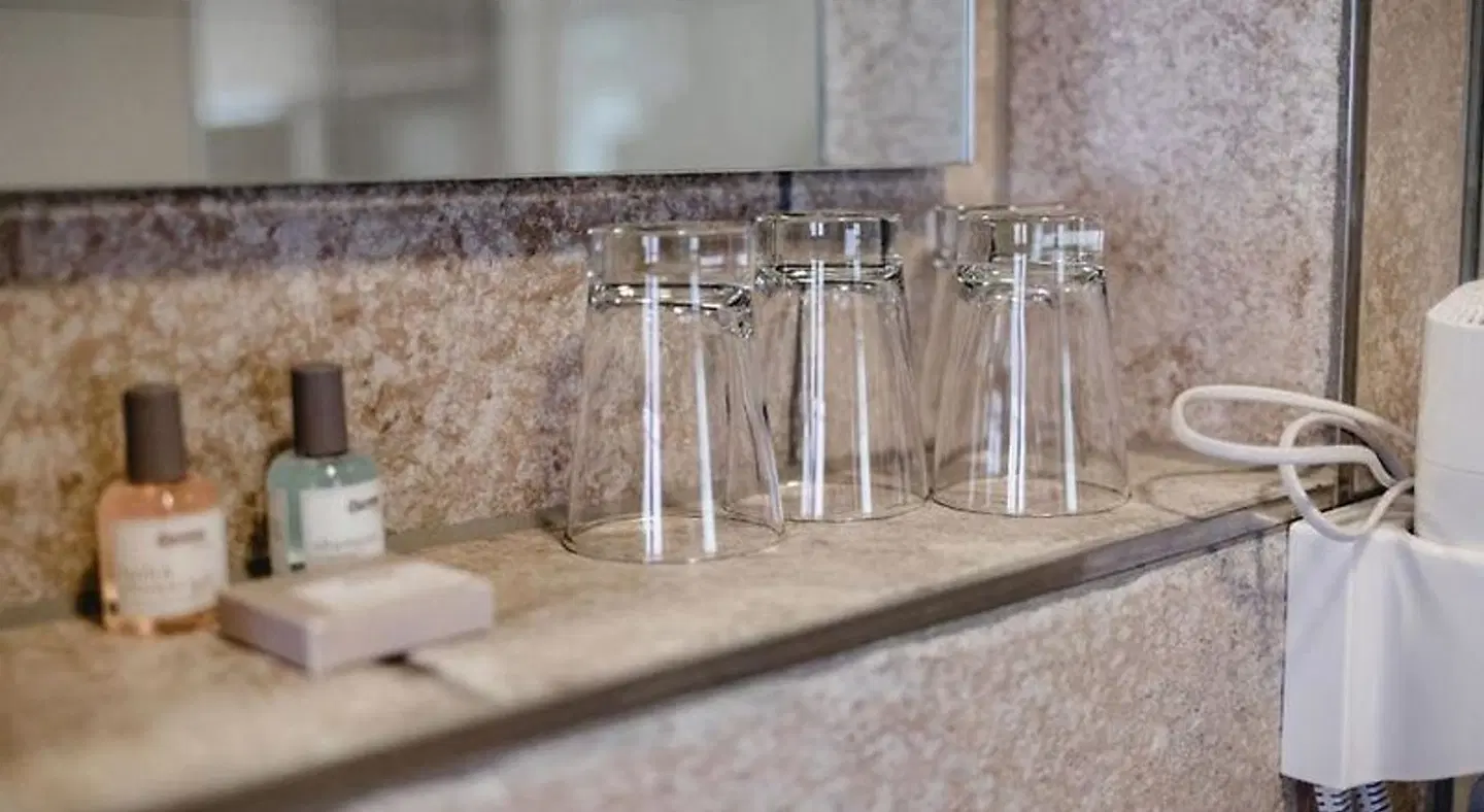 BAUER Gästezimmer Badezimmer