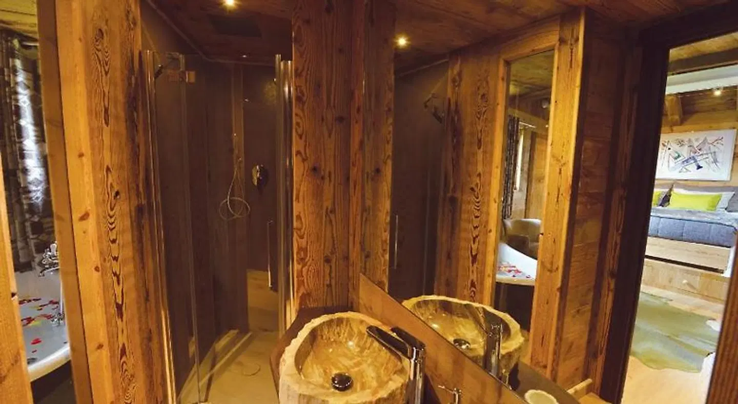 La Maison de Dolphe Chalet de Charme & Art gallery HEALTH_BEAUTY