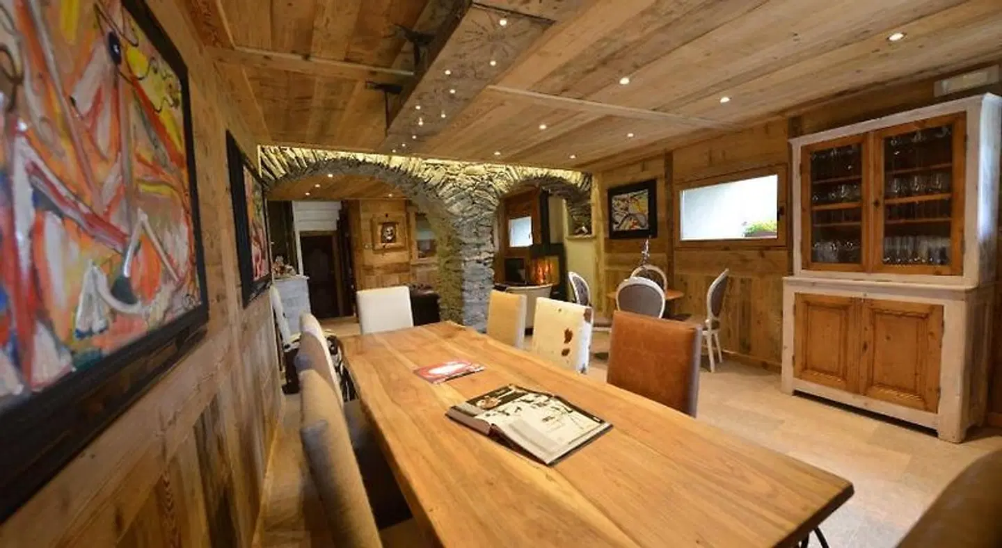 La Maison de Dolphe Chalet de Charme & Art gallery Restaurant