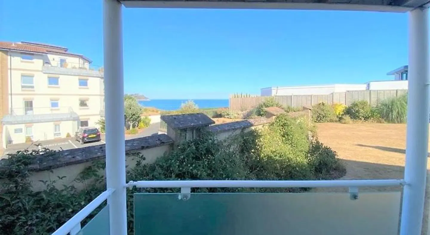 Cliff Court Apartments LANDSCAPE