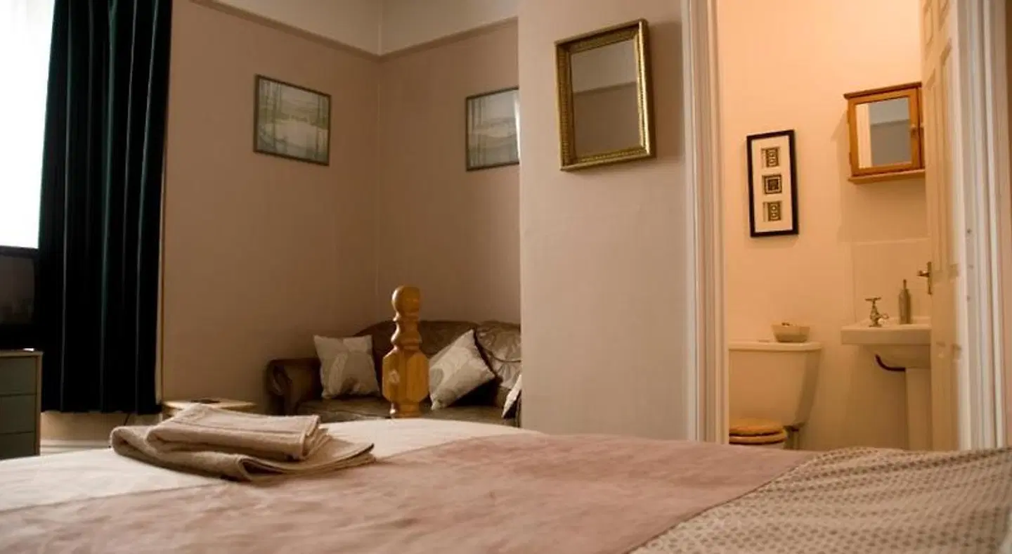 Westham ROOM_EXAMPLE