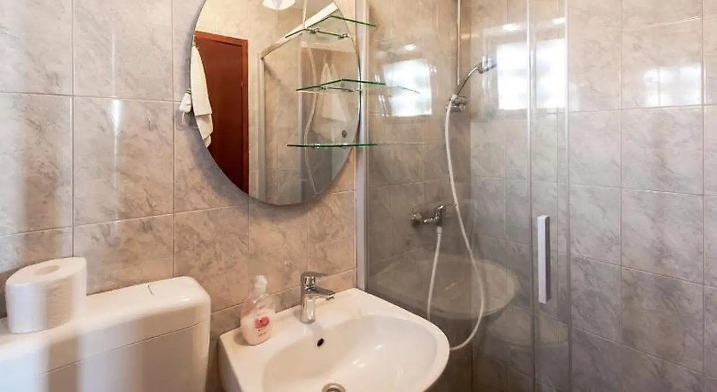 Apartments & Rooms Str'i' Krk Badezimmer