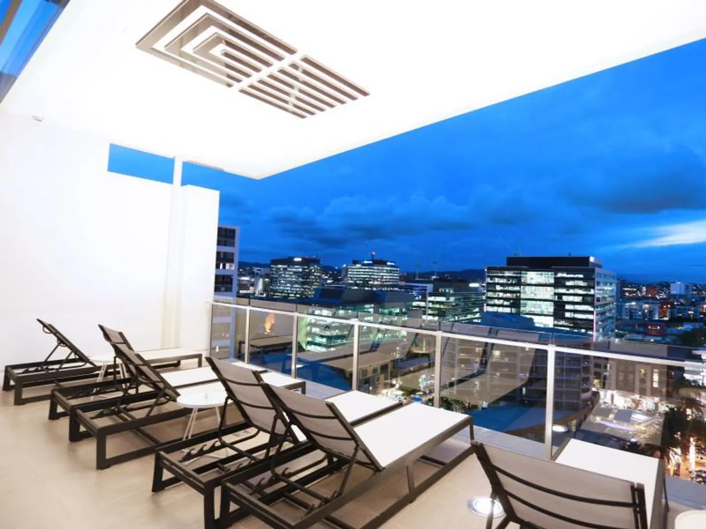Alex Perry Hotel & Apartments Terrasse