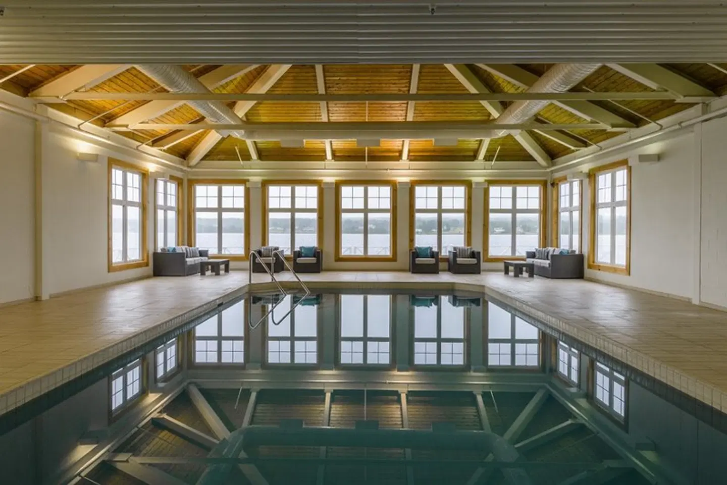 Rodd Miramichi Hallenbad