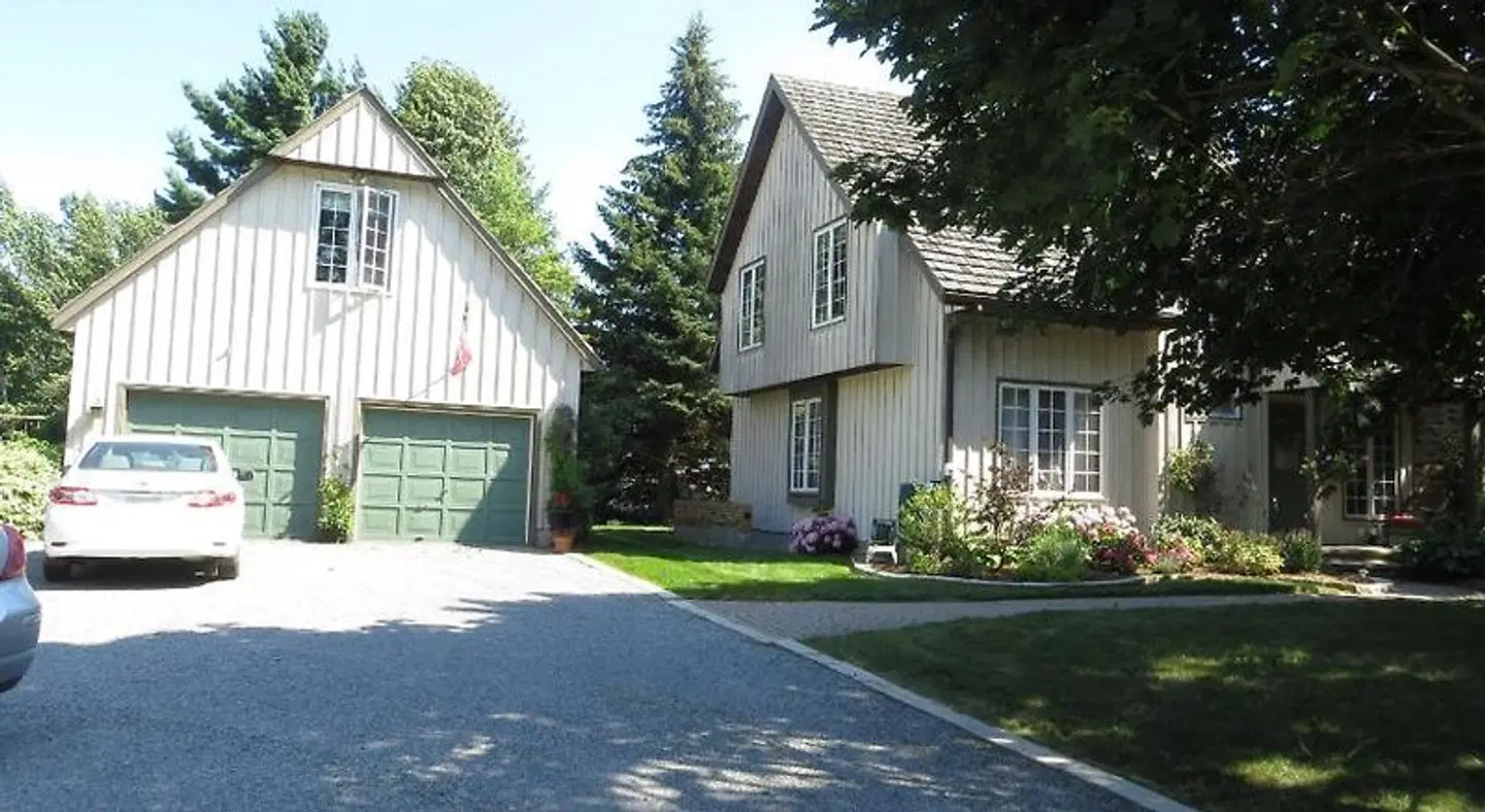 Cedar Gables Bed & Breakfast EXTERIOR
