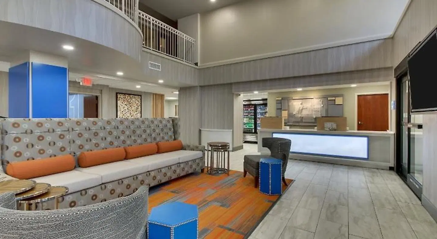Holiday Inn Express Atlanta North Perimeter/Dunwoody by IHG Bar
