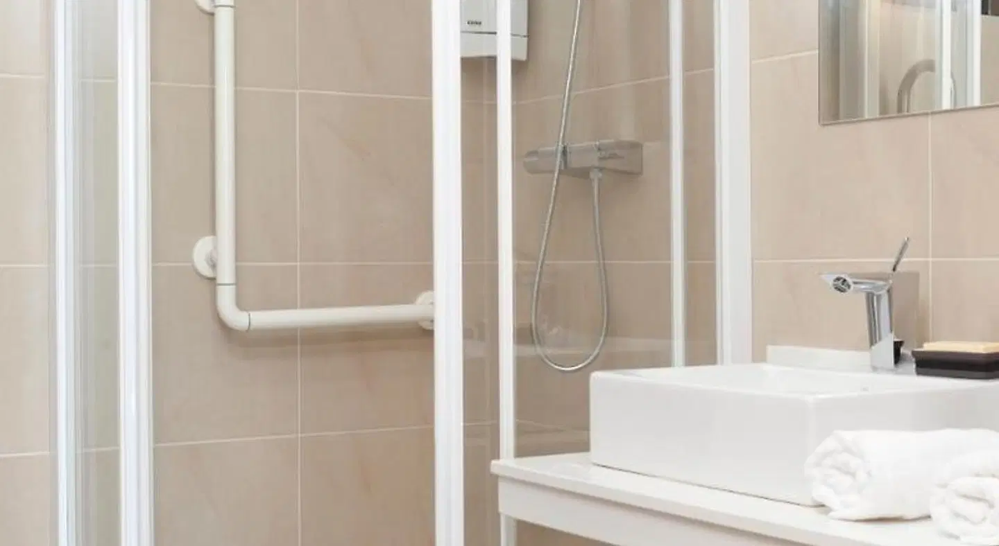 Aparthotel Jardines de Aristi Badezimmer