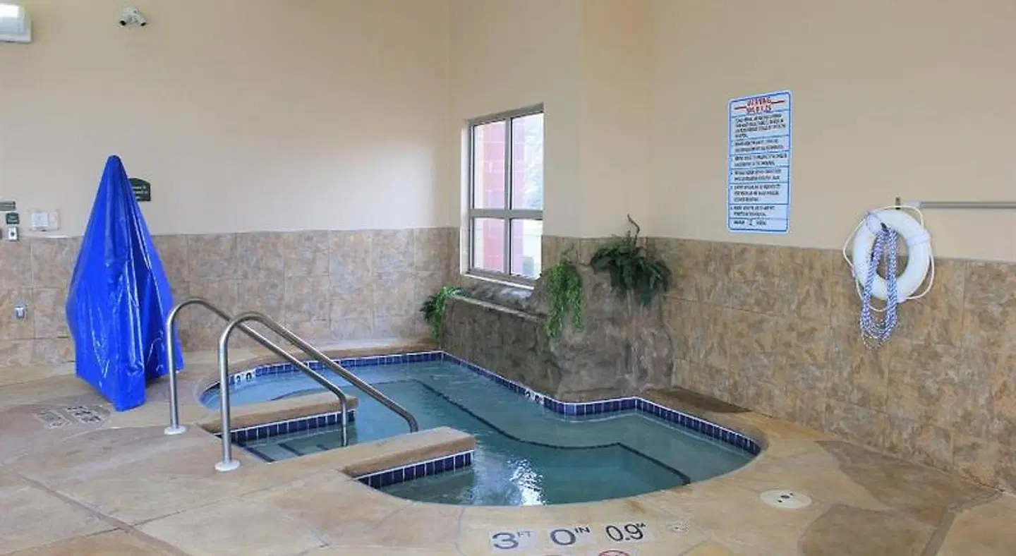 Holiday Inn Madison at The American Center by IHG HEALTH_BEAUTY