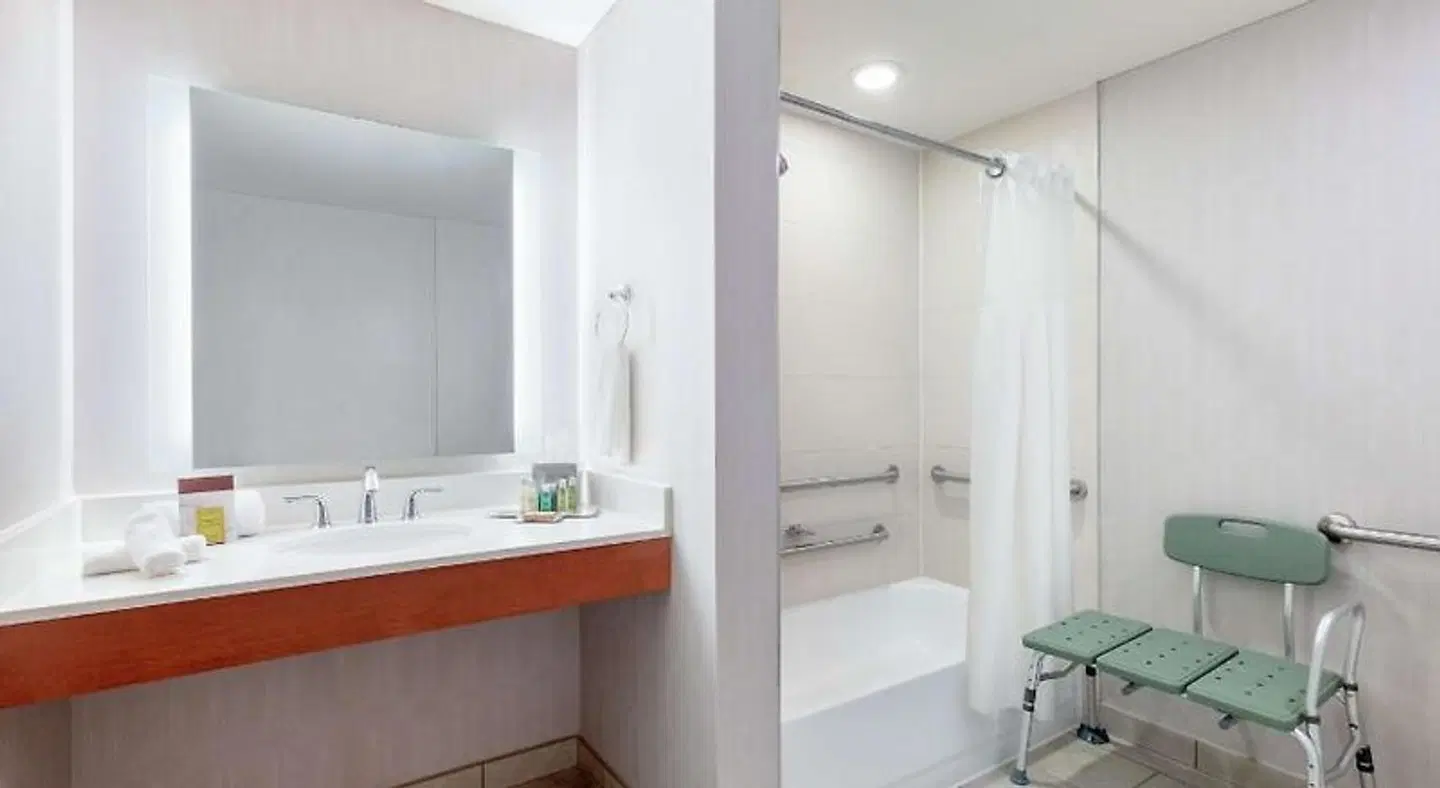DoubleTree by Hilton Atlanta Airport Badezimmer