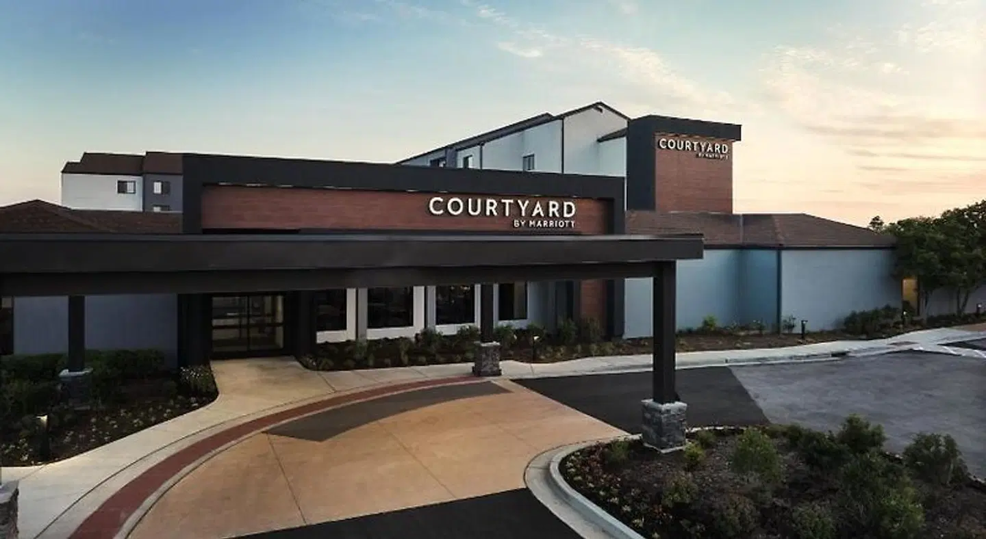 Courtyard by Marriott St. Louis Downtown EXTERIOR