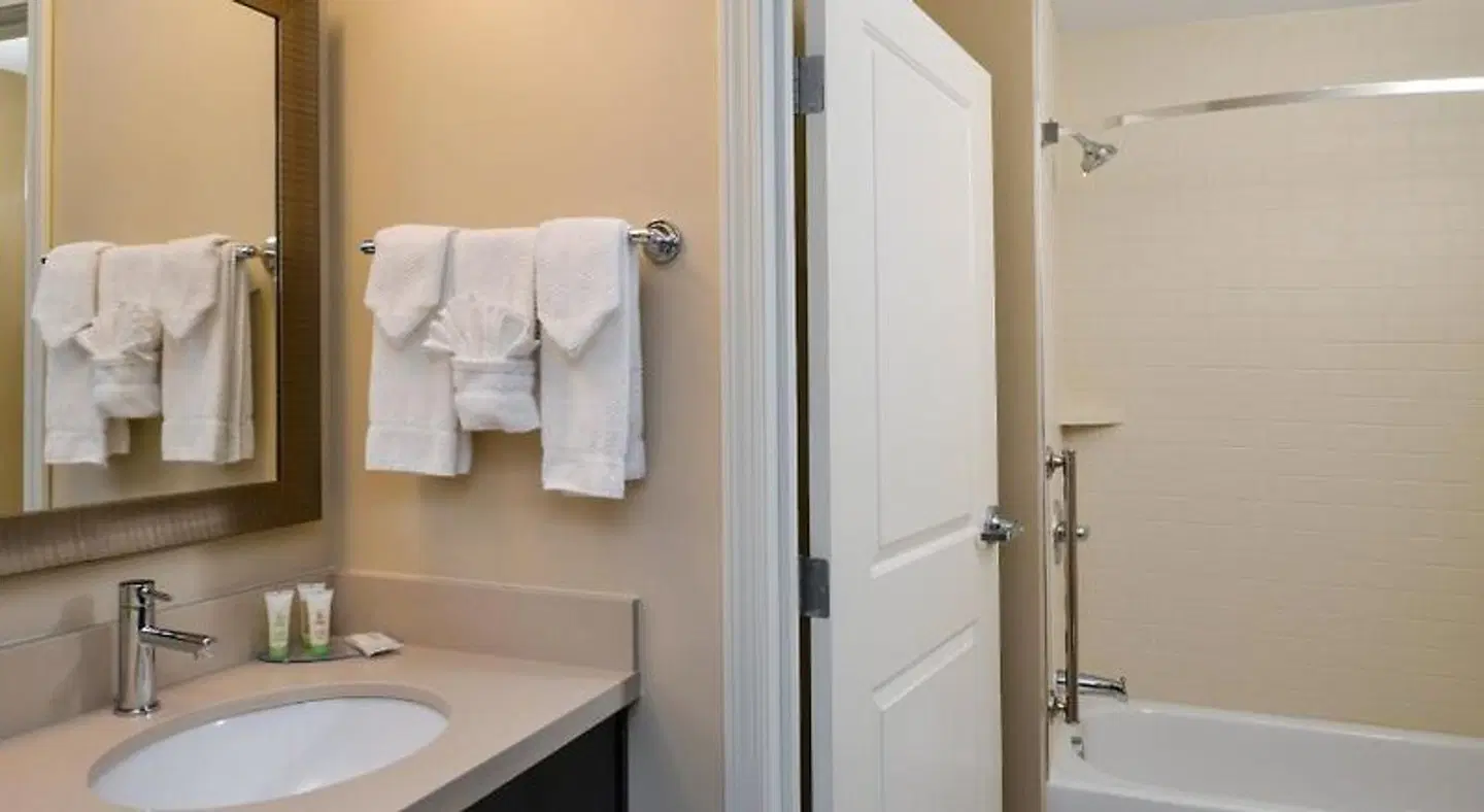 Staybridge Suites Merrillville by IHG Badezimmer