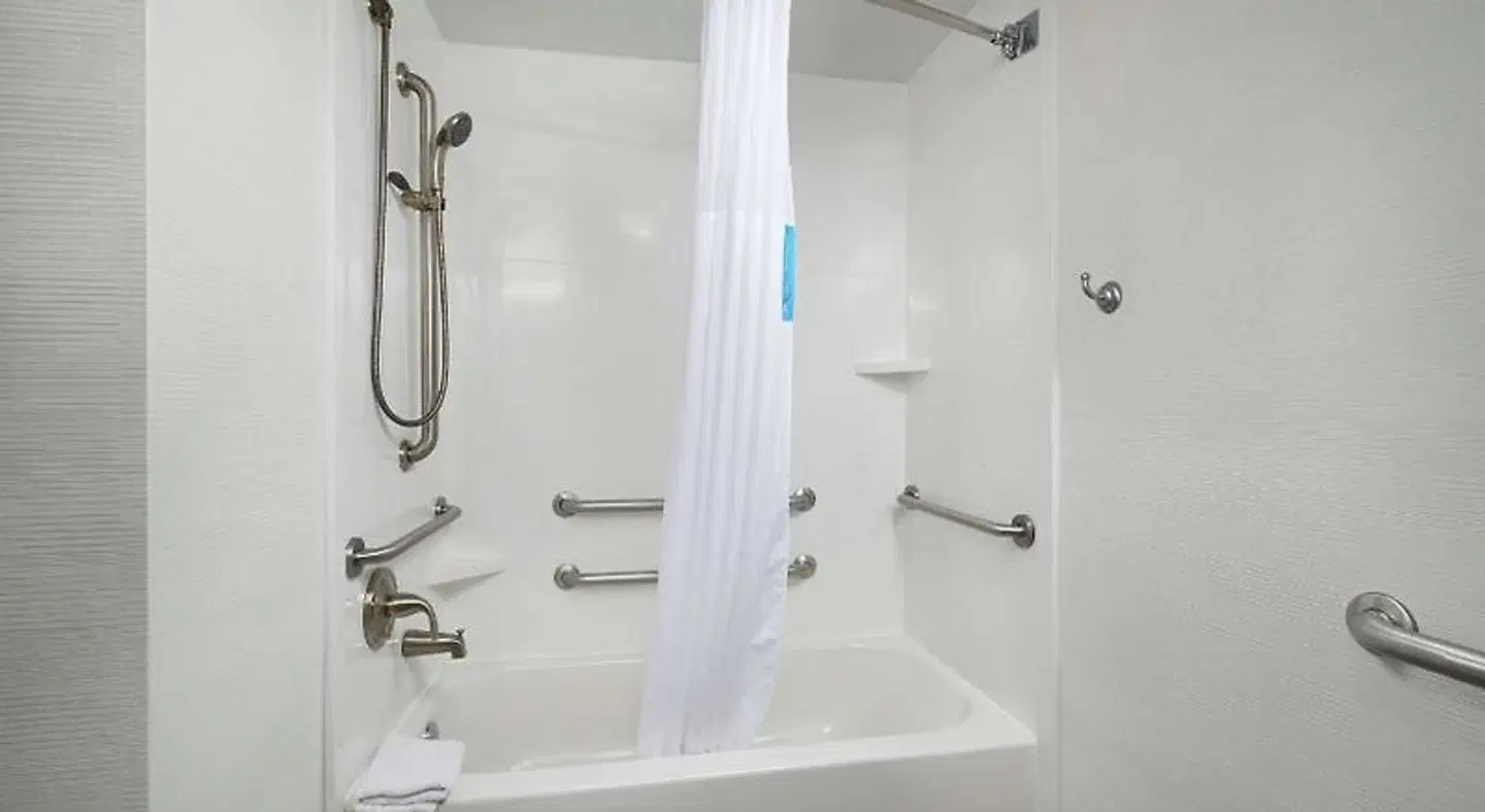 Hampton Inn Louisville I-65 @ Brooks Rd. Badezimmer