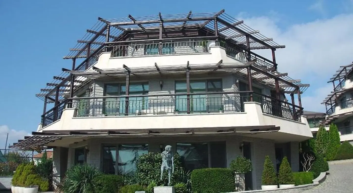 Art Complex Anel EXTERIOR