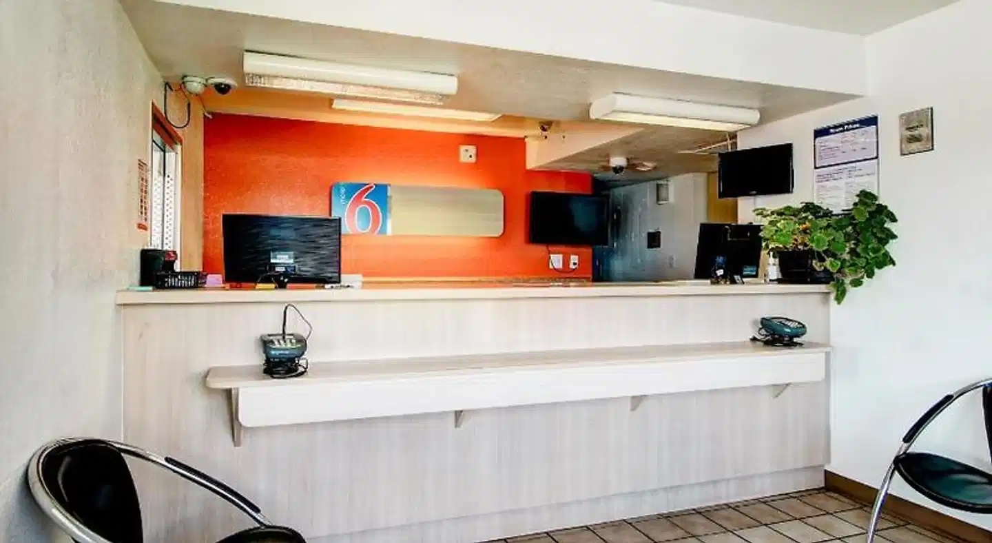 Motel 6 Denver, CO - Airport Lobby