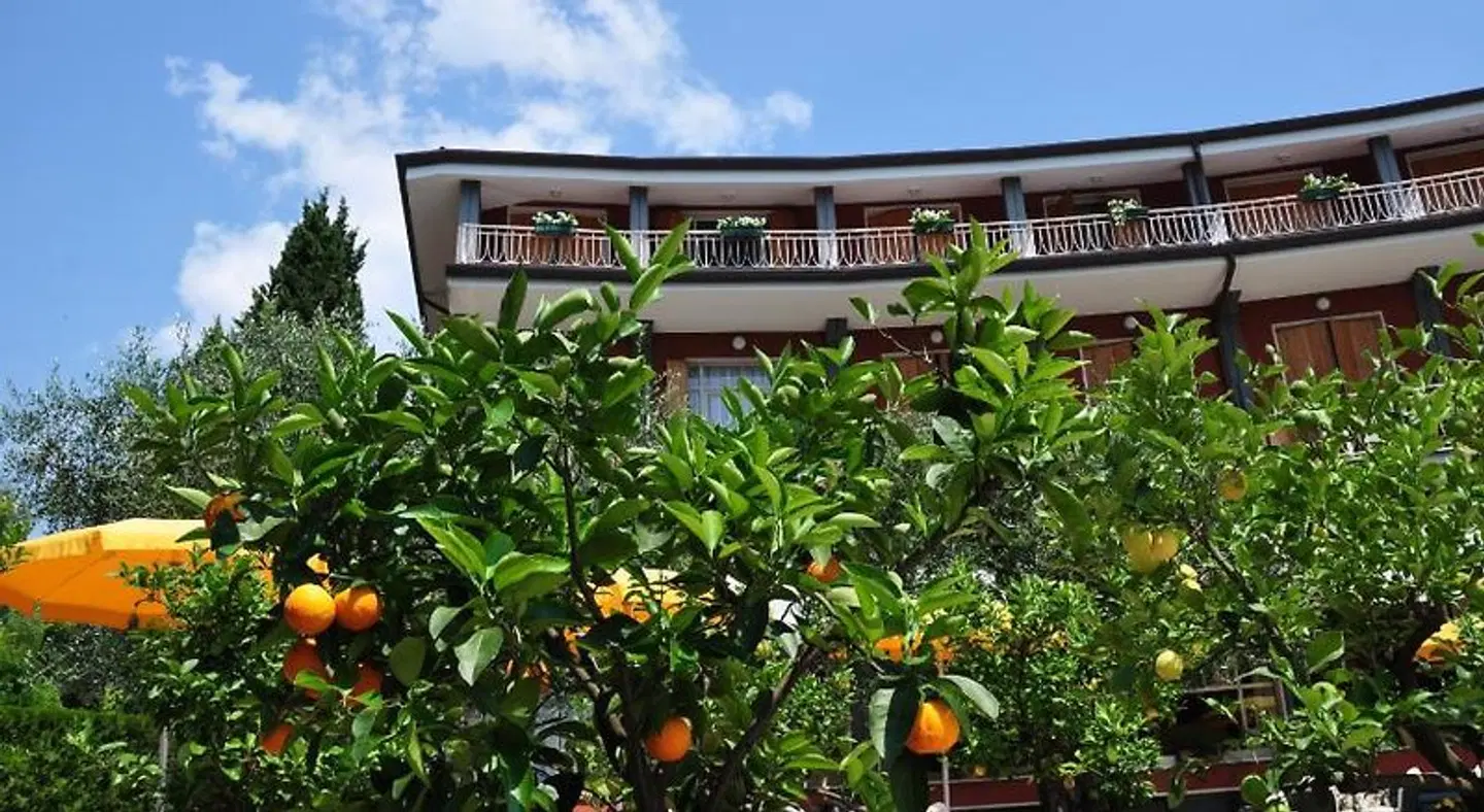 Continental EXTERIOR