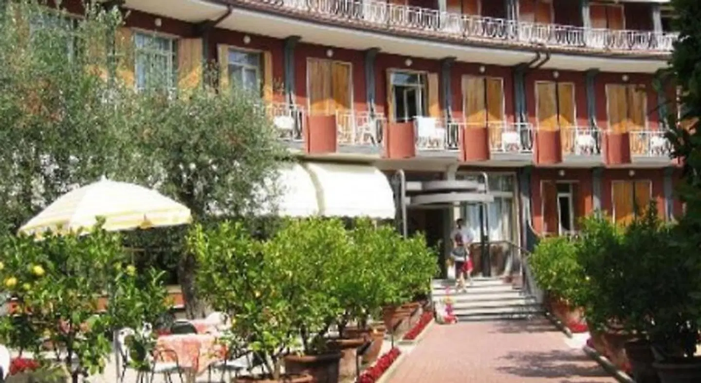 Continental EXTERIOR
