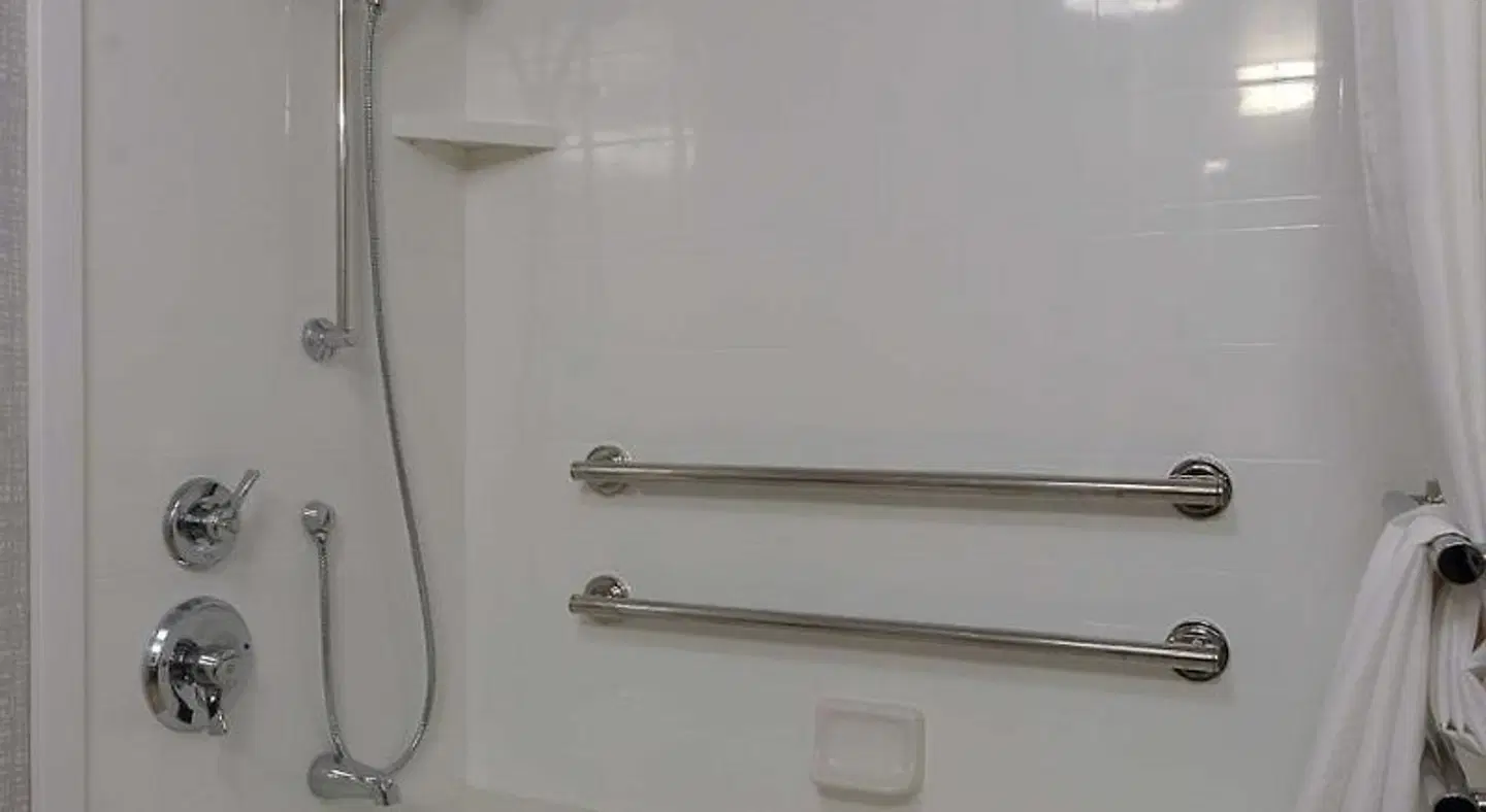 Hampton Inn & Suites ATL-Six Flags Badezimmer