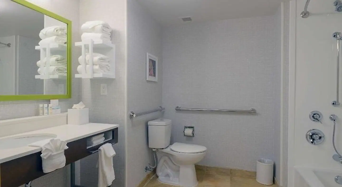 Hampton Inn & Suites ATL-Six Flags Badezimmer
