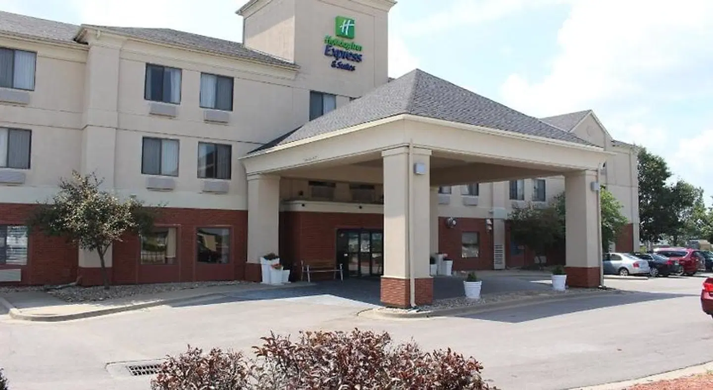 Holiday Inn Express & Suites Kansas City-Liberty (Hwy 152) by IHG EXTERIOR