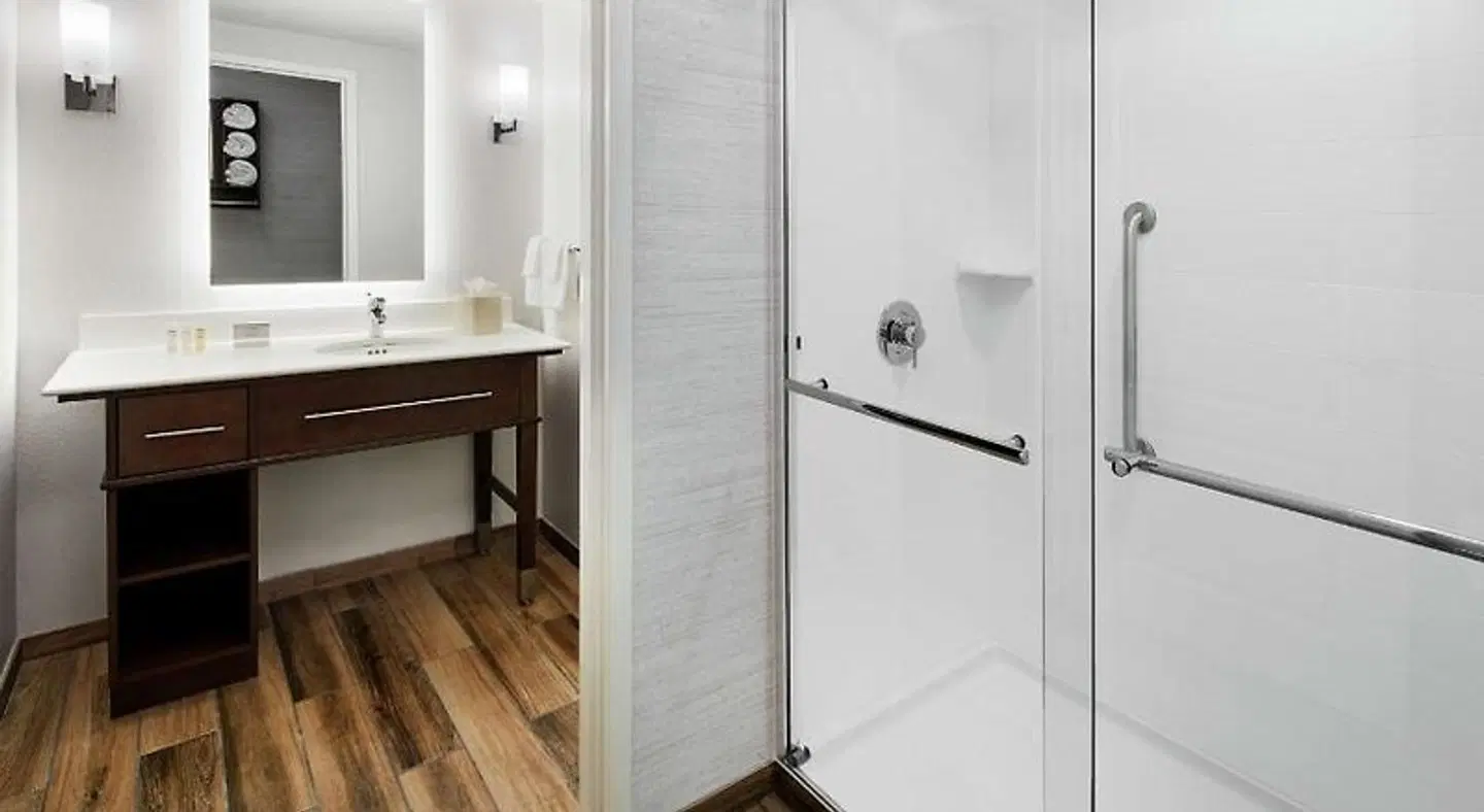 Homewood Suites by Hilton Champaign-Urbana Badezimmer