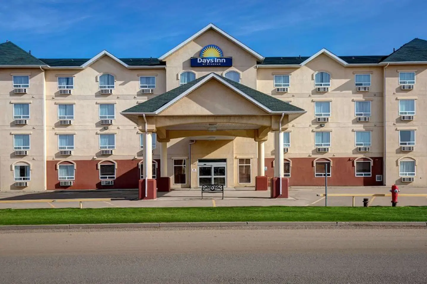 Days Inn by Wyndham Dawson Creek EXTERIOR