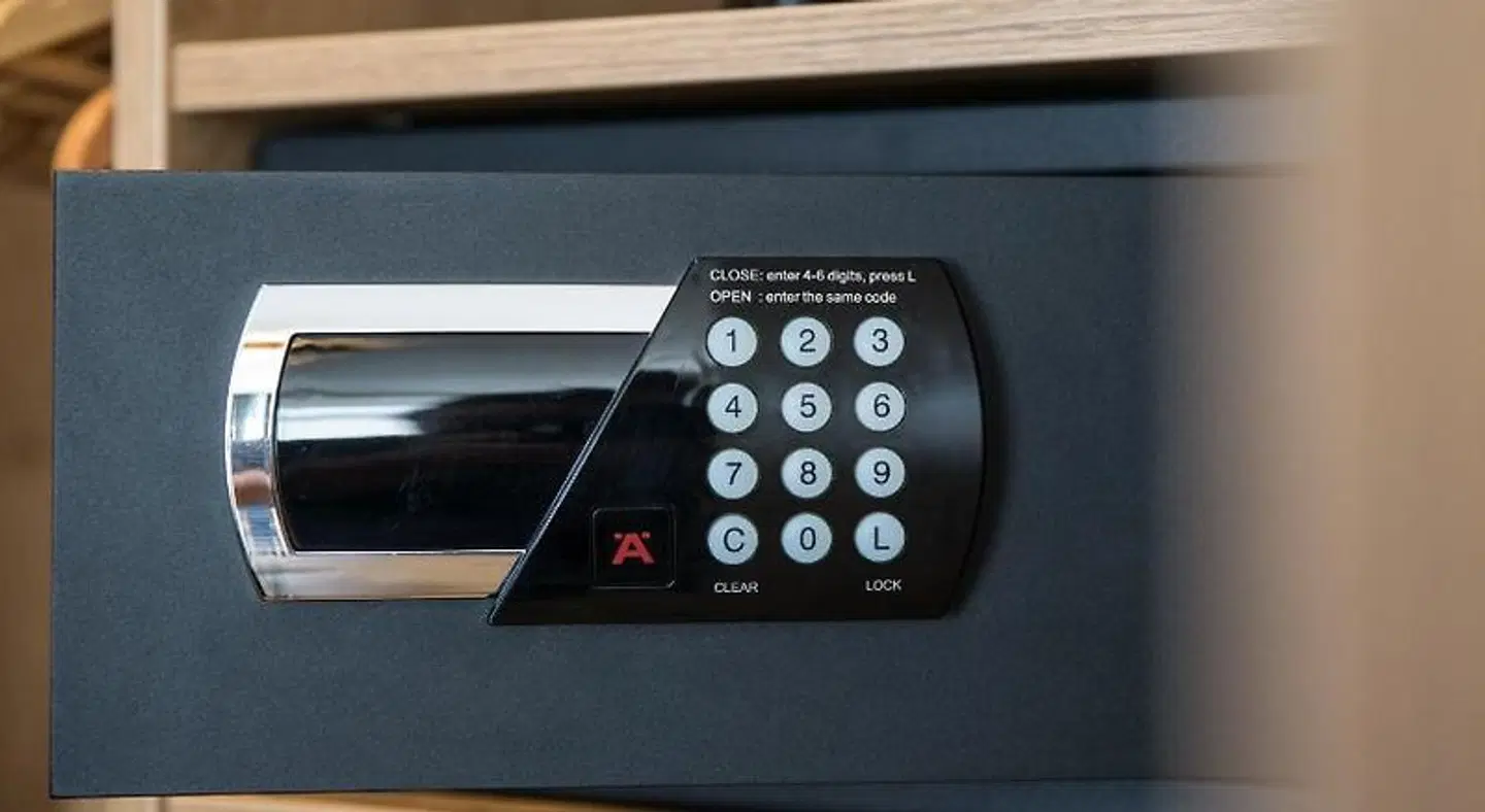 Adler MODEL_IMPRESSION