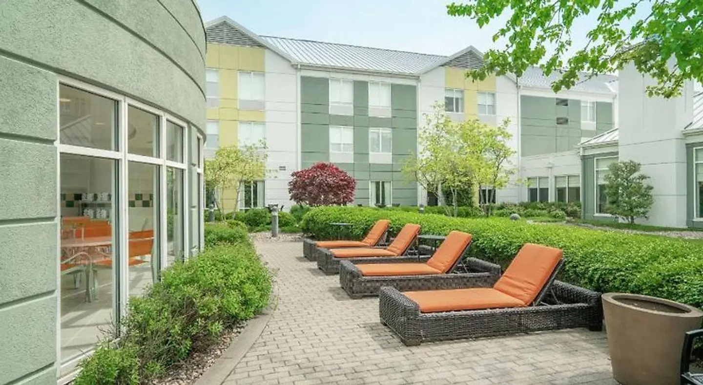 Hilton Garden Inn Louisville East EXTERIOR
