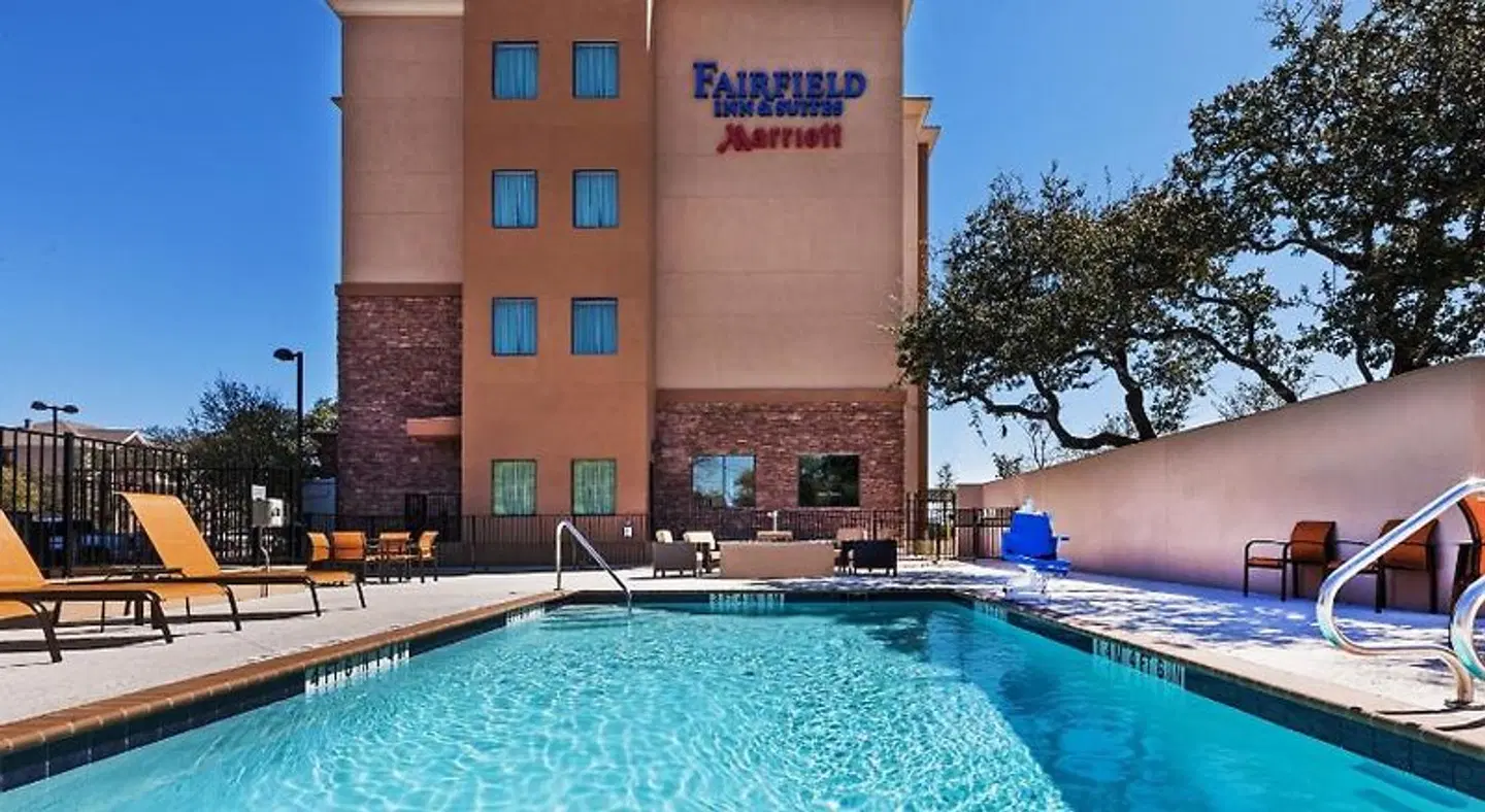 Fairfield Inn & Suites by Marriott Austin Northwest/Research Blvd OUTDOOR_POOL