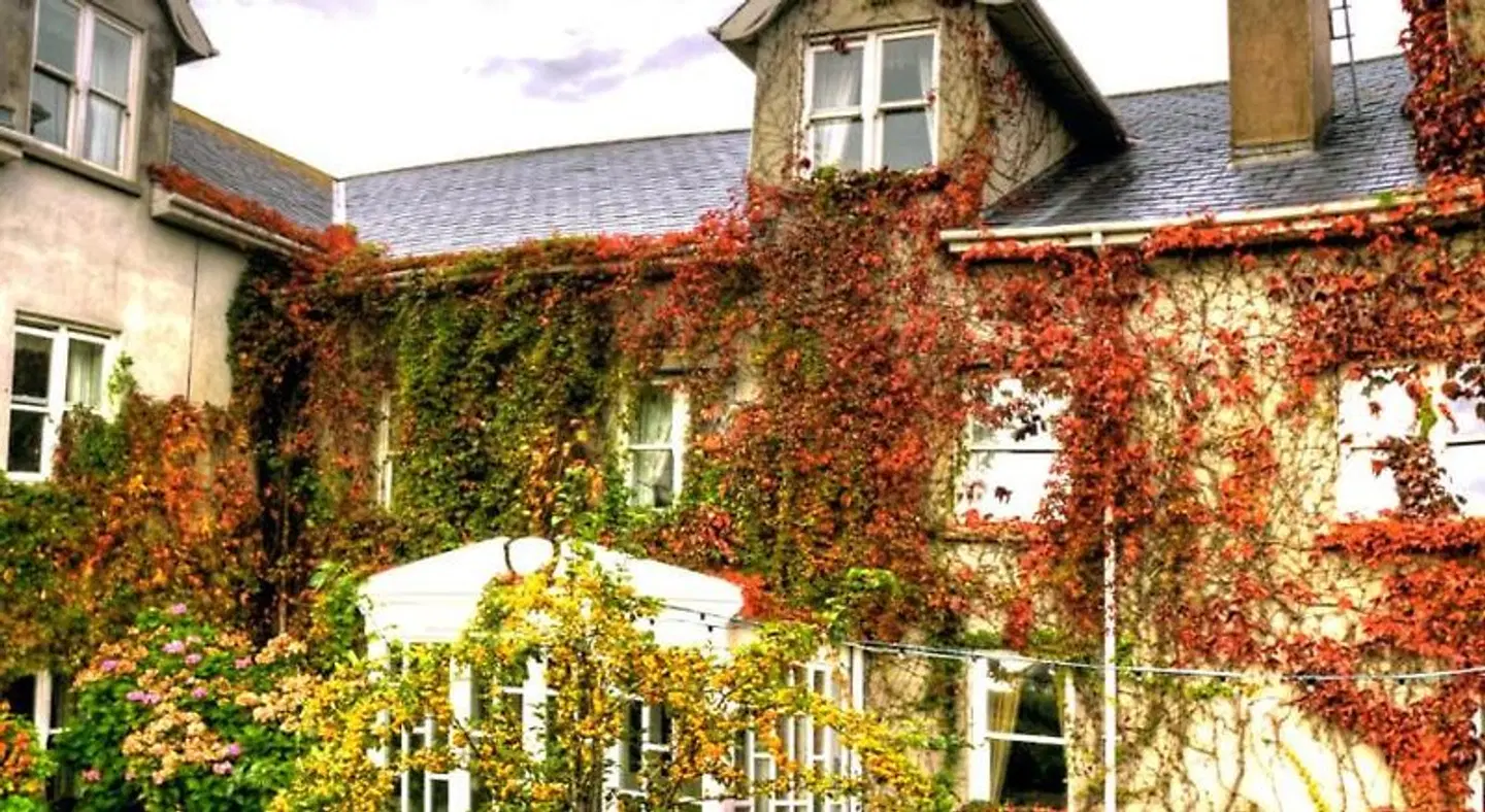 Kilcooly's Country House Hotel EXTERIOR