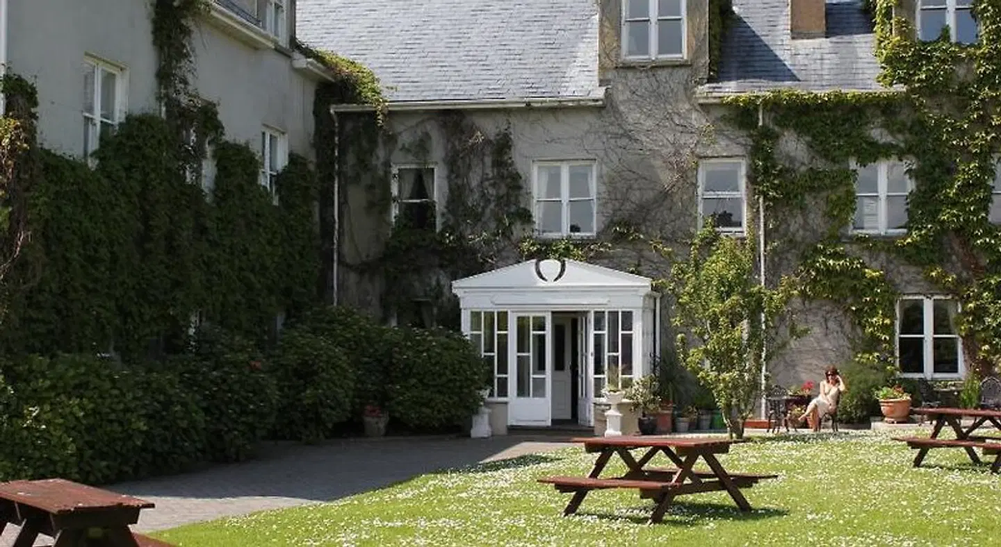 Kilcooly's Country House Hotel EXTERIOR