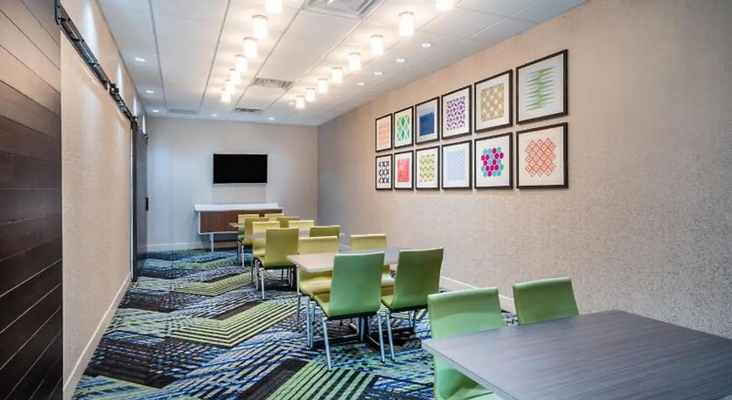 Holiday Inn Express & Suites Atlanta Airport NE - Hapeville by IHG Bar