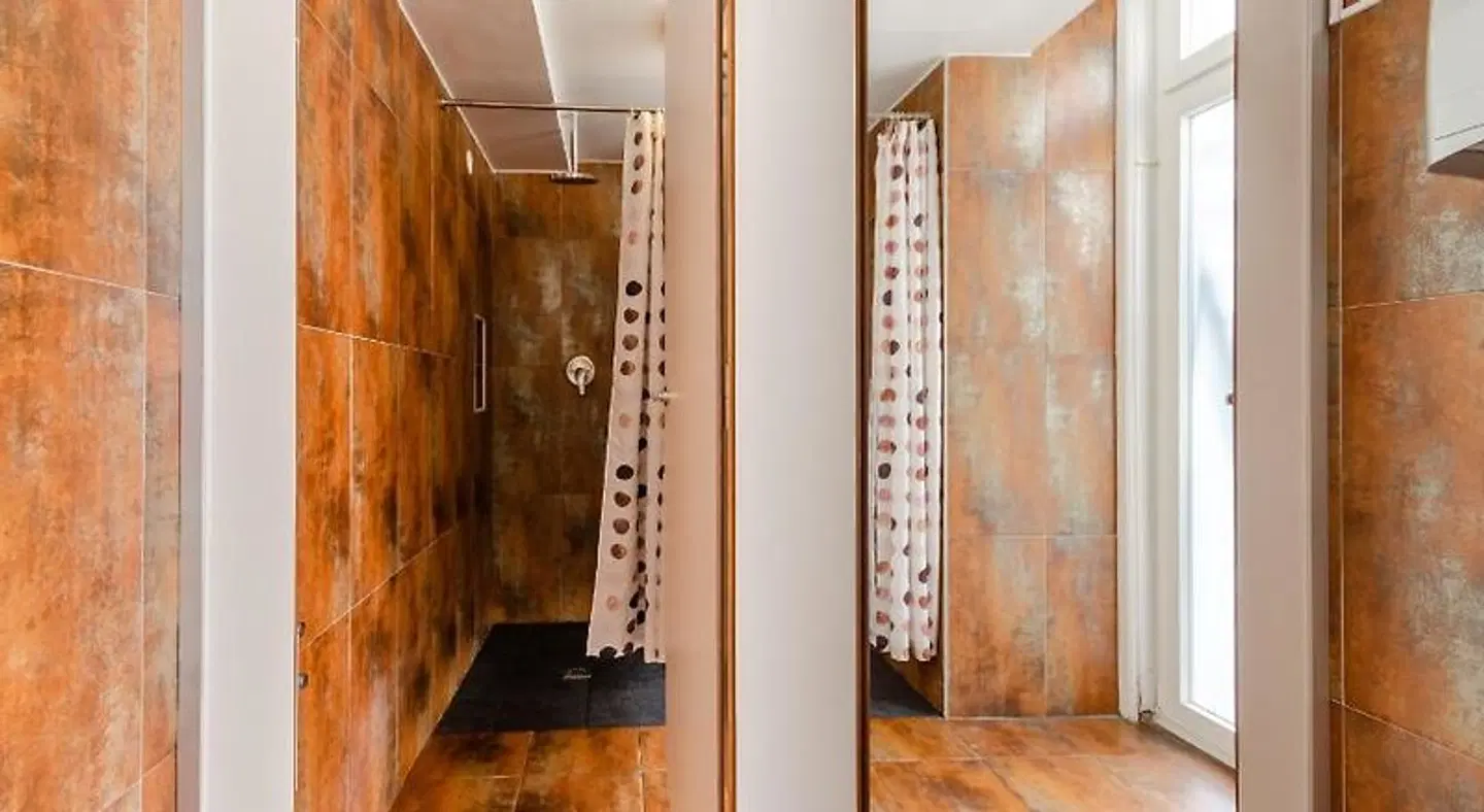 Yes Lisbon Hostel Badezimmer